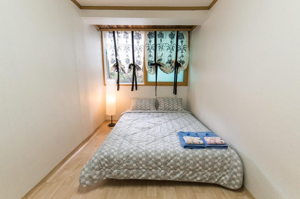 Bed, Decorative detail, Decorative detail