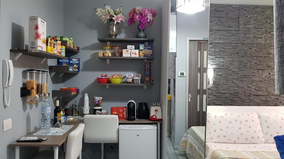 Food and drinks, Dining area, Food, Meals, Drinks