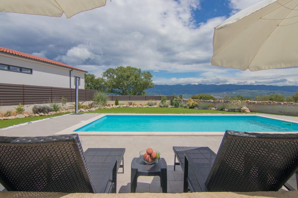 Balcony/Terrace, Swimming pool