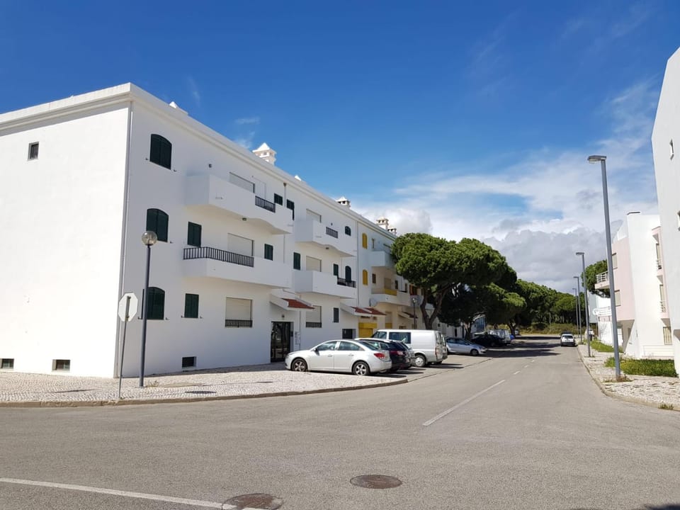Facade/entrance, Off site