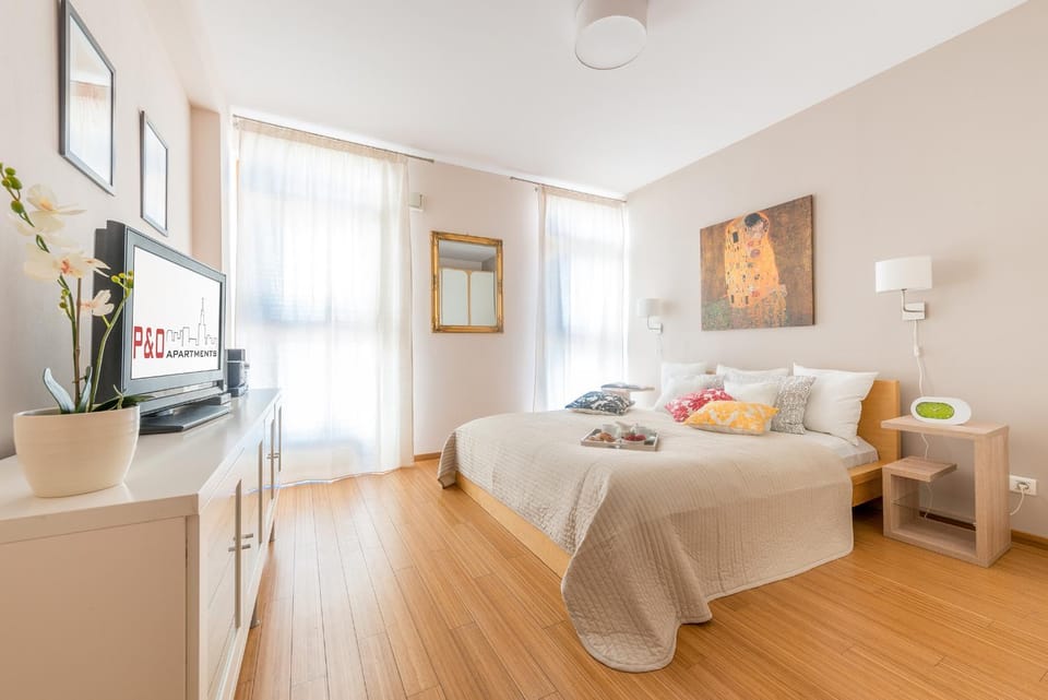 Property building, Decorative detail, Bedroom