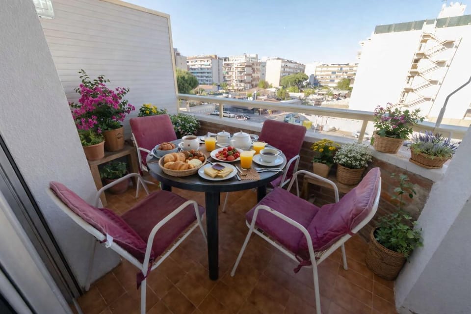 Las Antillas Piscina y Terraza Playa Fenals 4pax Apartment in Lloret de Mar