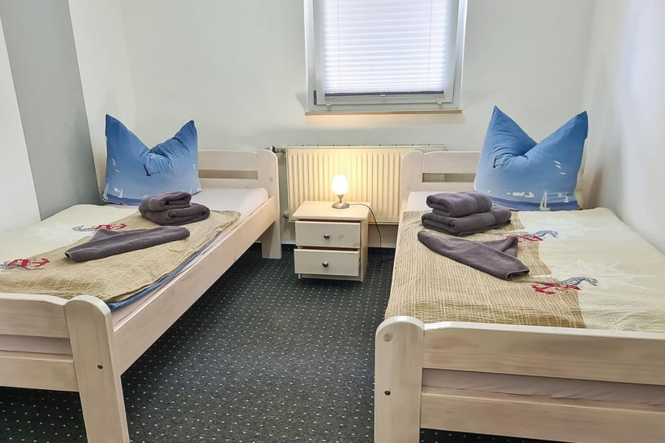 Bed, Photo of the whole room, Bedroom, bunk bed, towels