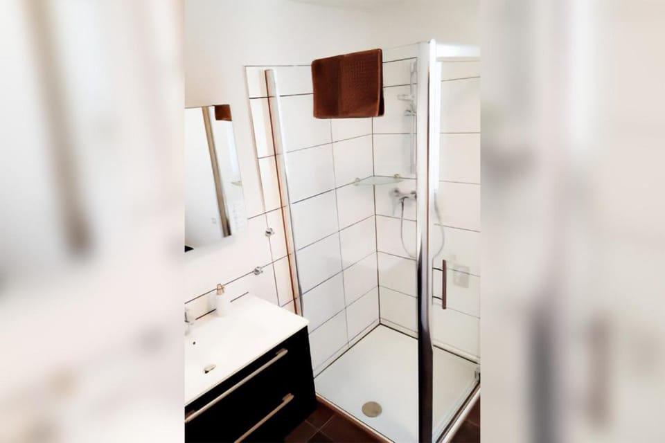 Shower, Bathroom, acessibility
