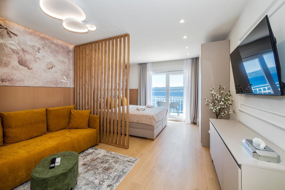 Communal lounge/ TV room, TV and multimedia, Living room, Seating area