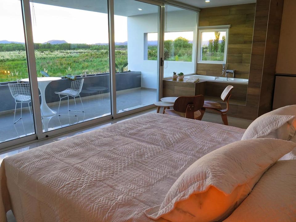 Bed, Hot Tub, Balcony/Terrace, Photo of the whole room, Decorative detail, Bedroom, Mountain view, River view
