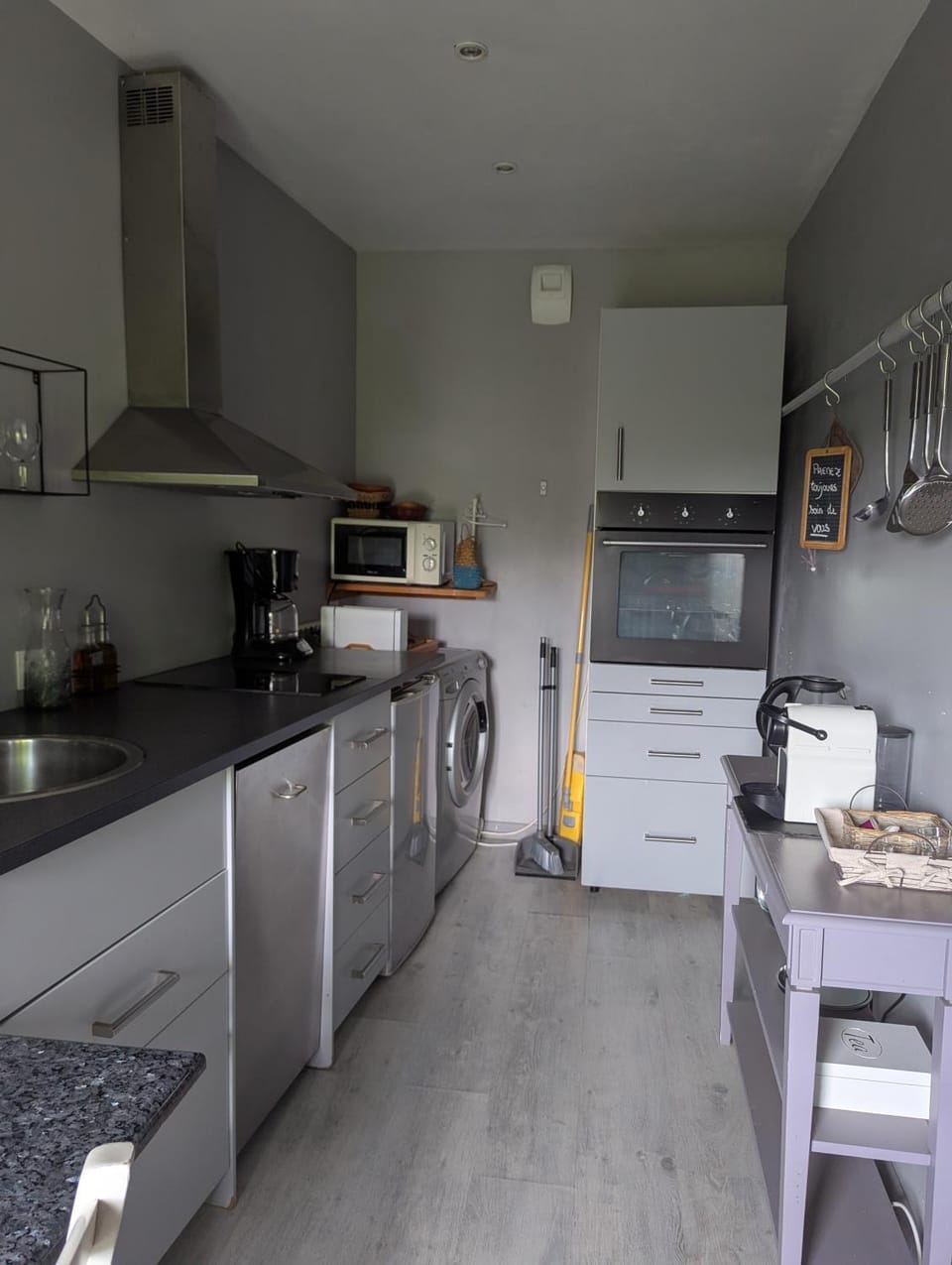 Coffee/tea facilities, Kitchen or kitchenette, dishwasher, stove, washing machine, kitchen