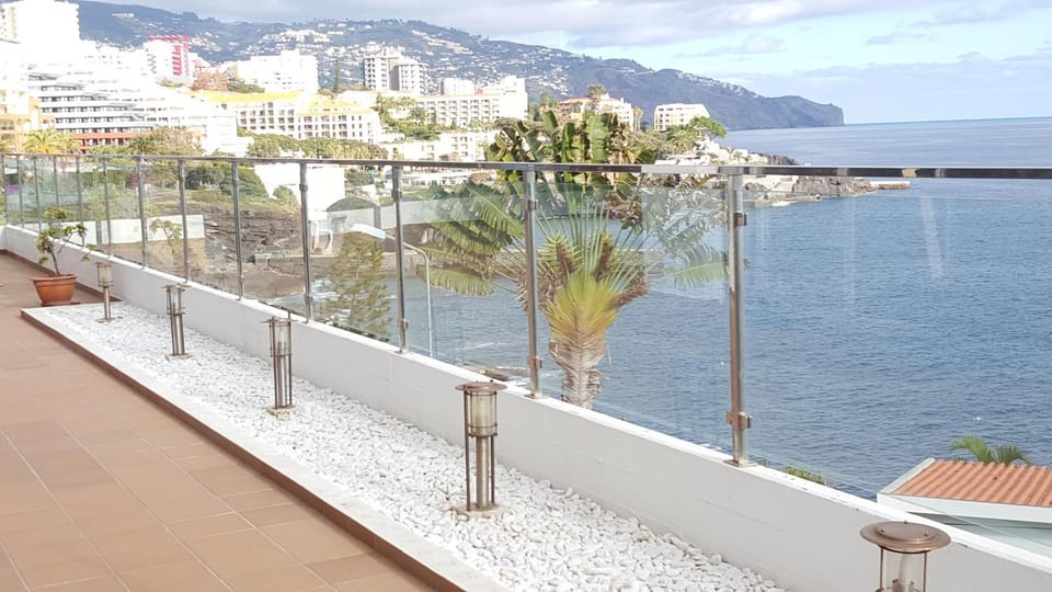 Lounge or bar, Sea view, Swimming pool, Swimming pool