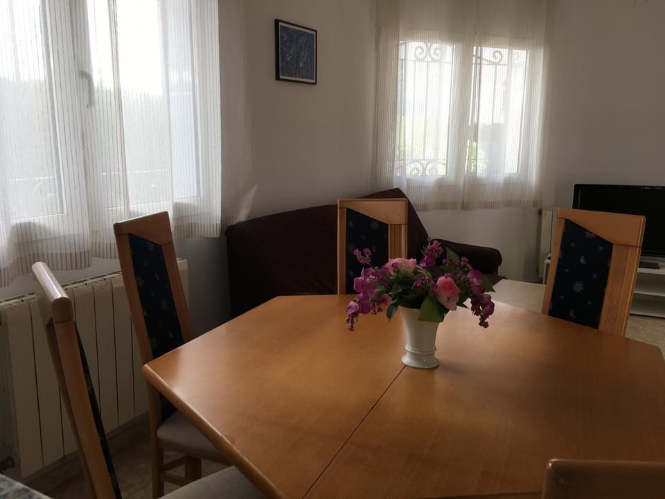 Communal lounge/ TV room, Living room, Lounge or bar, Dining area