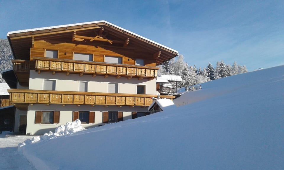 Facade/entrance, Winter