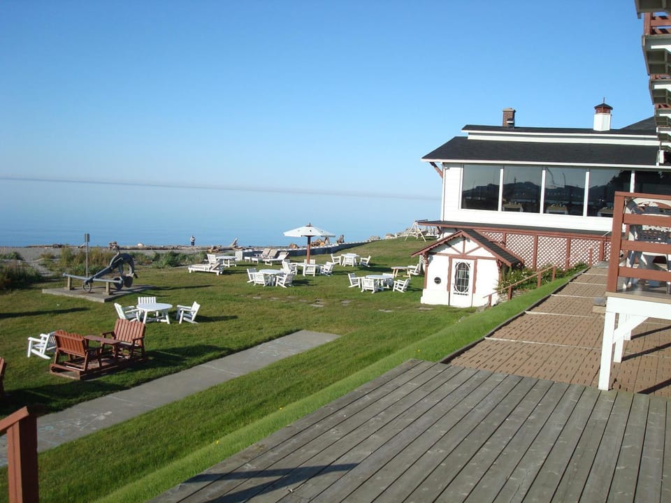 Facade/entrance, View (from property/room)