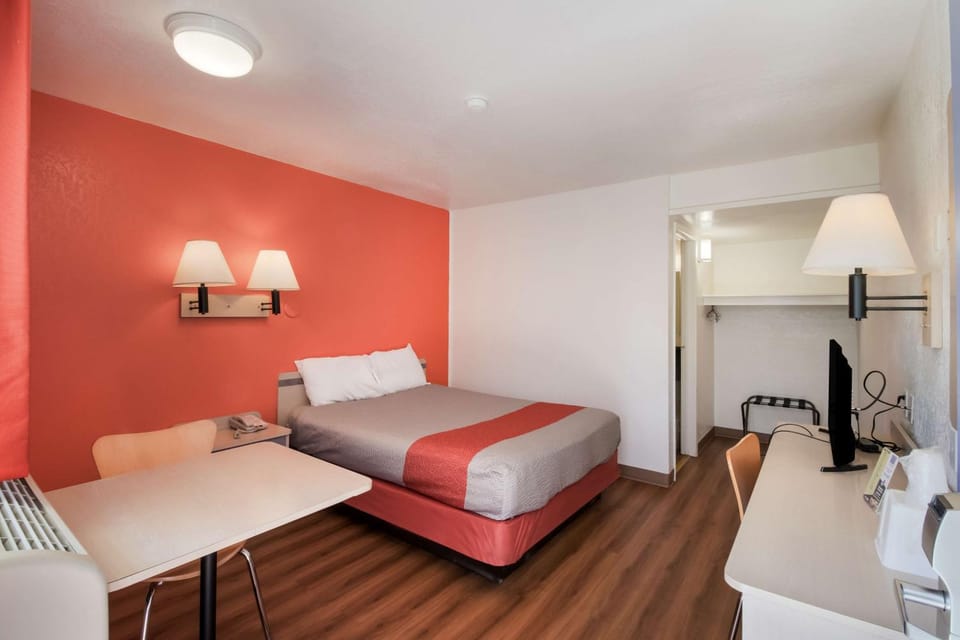 Photo of the whole room, On site