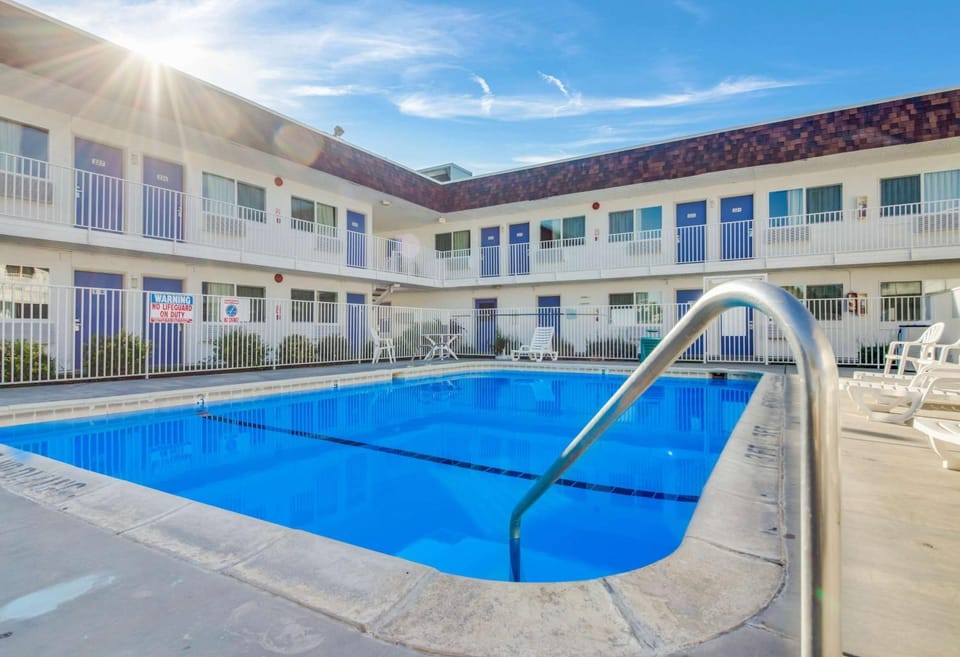 On site, Pool view, Swimming pool, Swimming pool