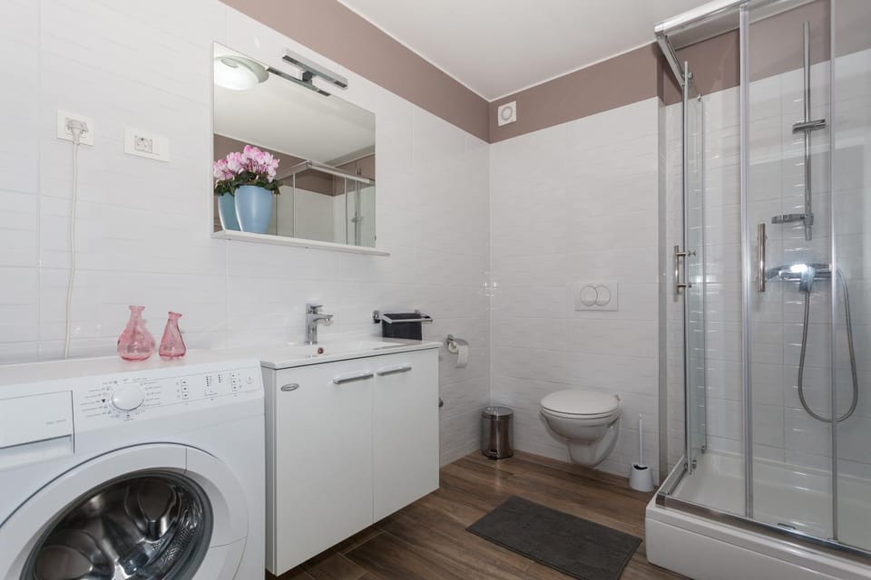 Shower, Toilet, Bathroom, Area and facilities