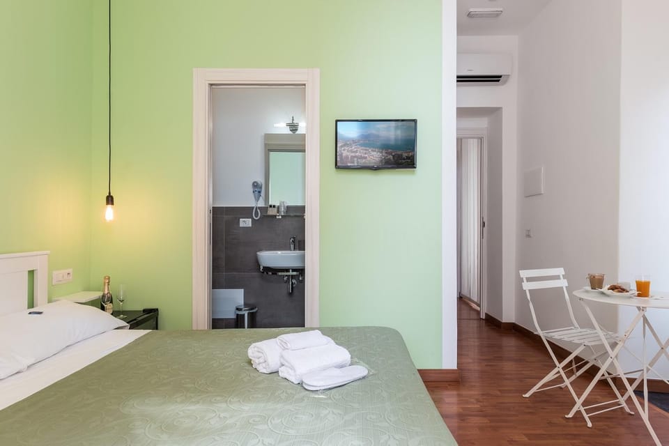 Toilet, Bathroom, TV and multimedia