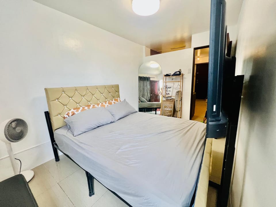 Mamby Gray's Place Balcony, Karaoke ,Wifi,Netflix &Kitchen Apartment in Bacoor