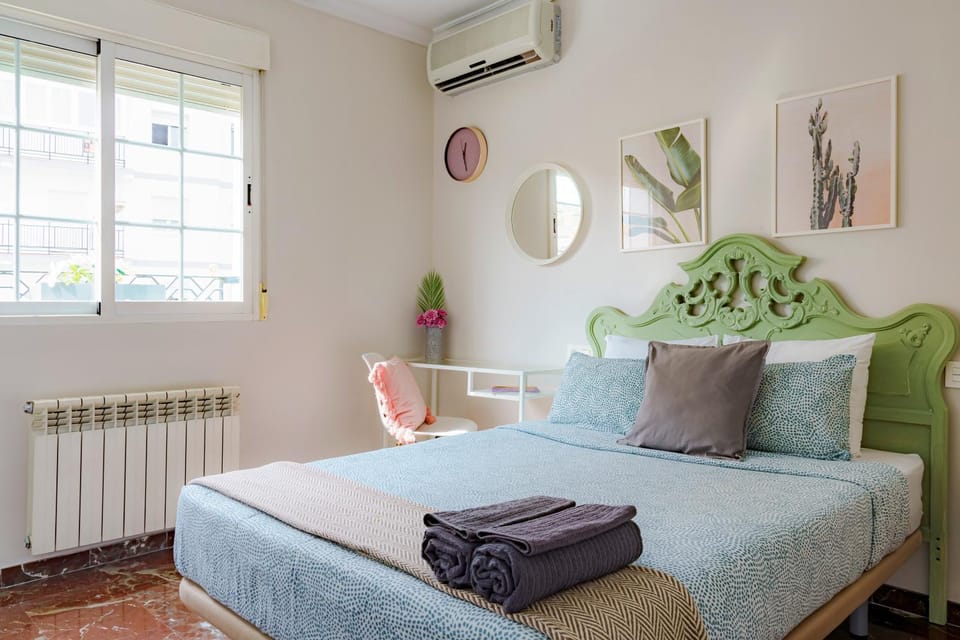 Casa la Fontana - Hostatel Bed and Breakfast in Granada