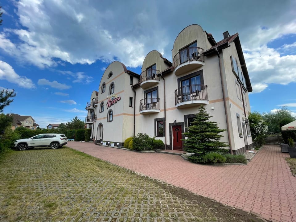 Property building, Neighbourhood, Location, Parking