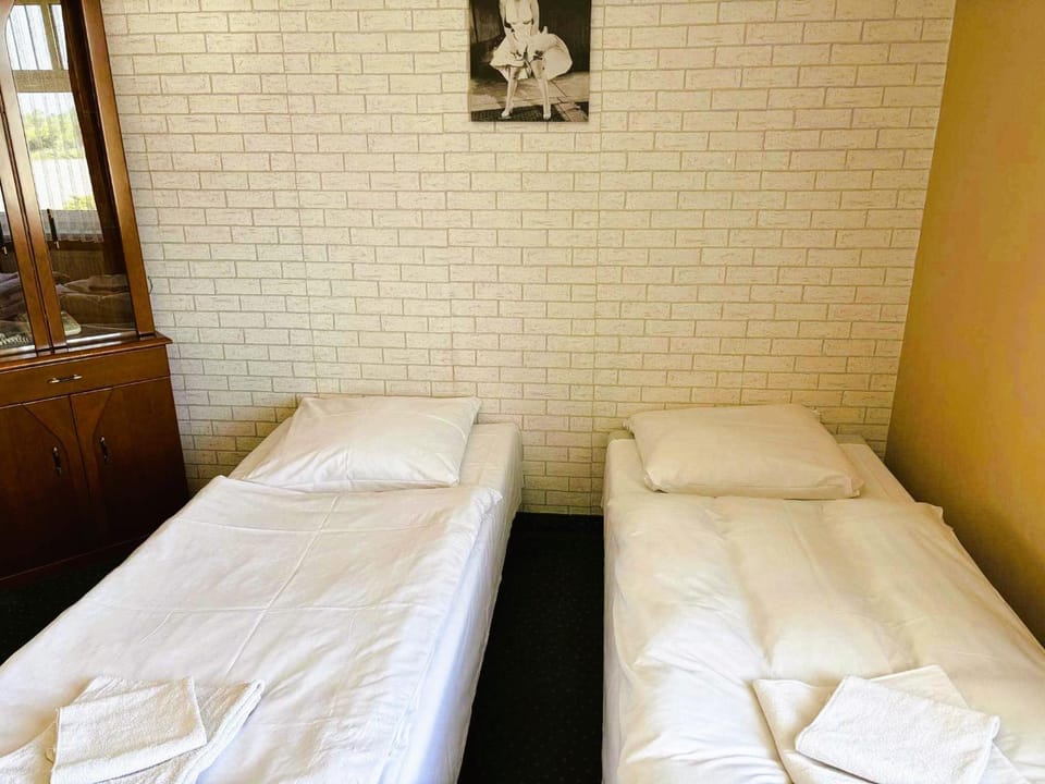 Bed, Other, Other, Other, Photo of the whole room, Seating area, Bedroom