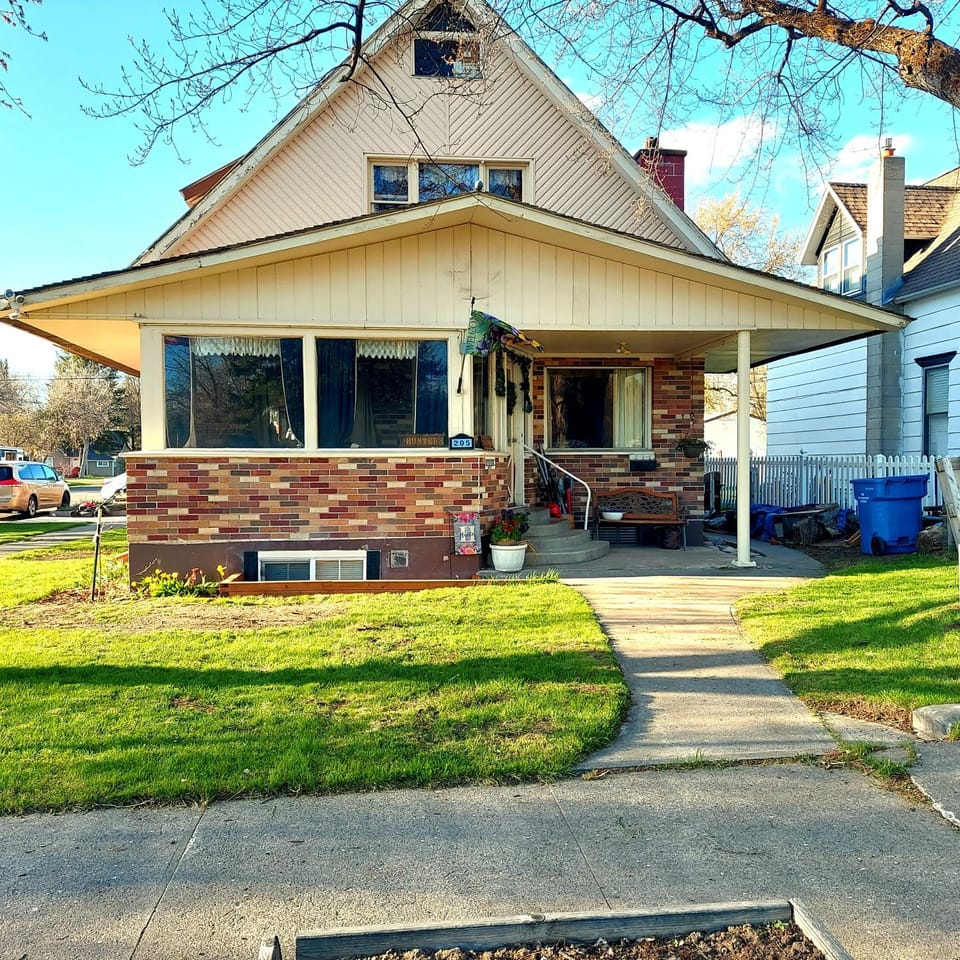 Property building, Facade/entrance