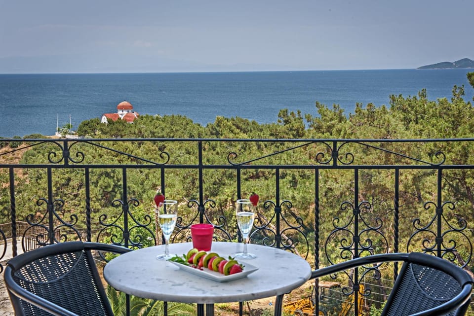 Patio, Day, Food, Sea view