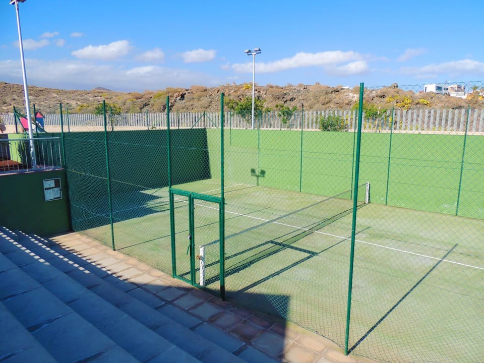 Activities, Tennis court, Area and facilities