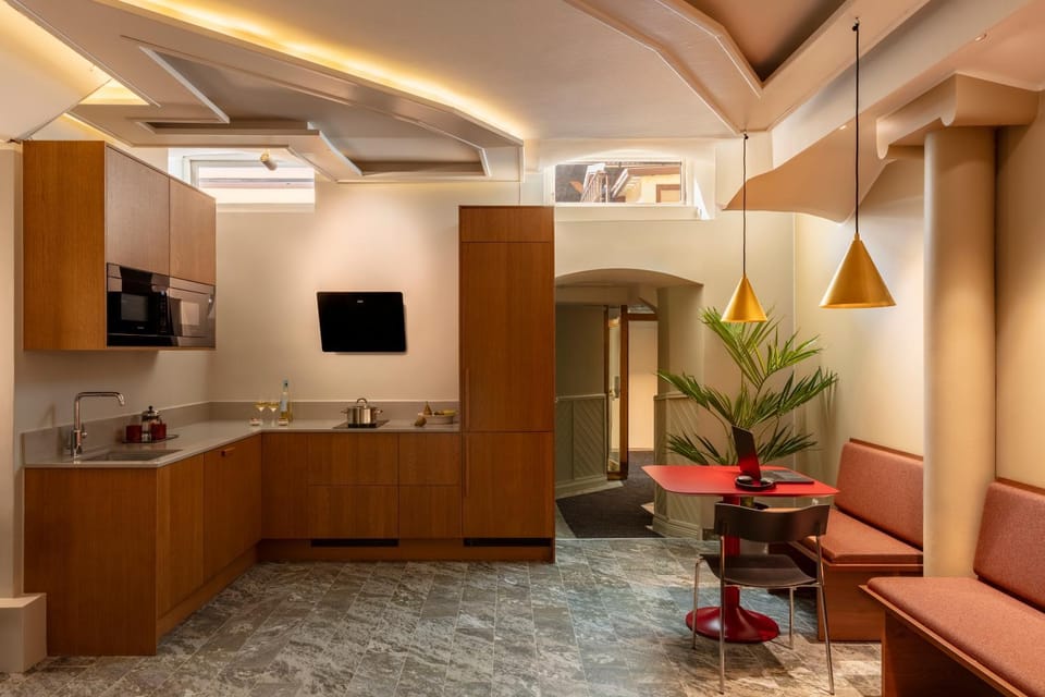 Dining area, Communal kitchen, stove