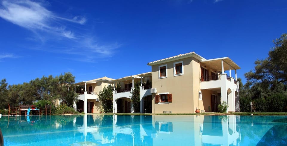 Property building, Facade/entrance, Swimming pool
