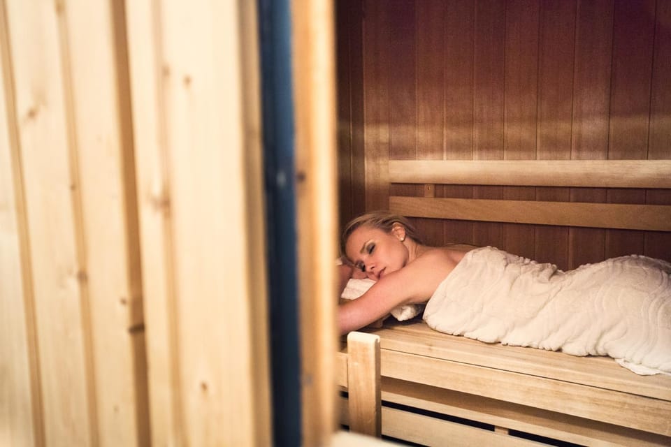 Sauna, Guests