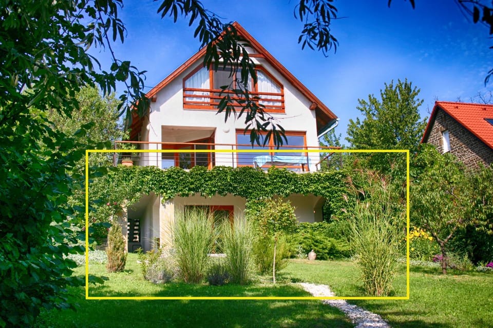 Property building, Facade/entrance, Garden, Balcony/Terrace, Balcony/Terrace