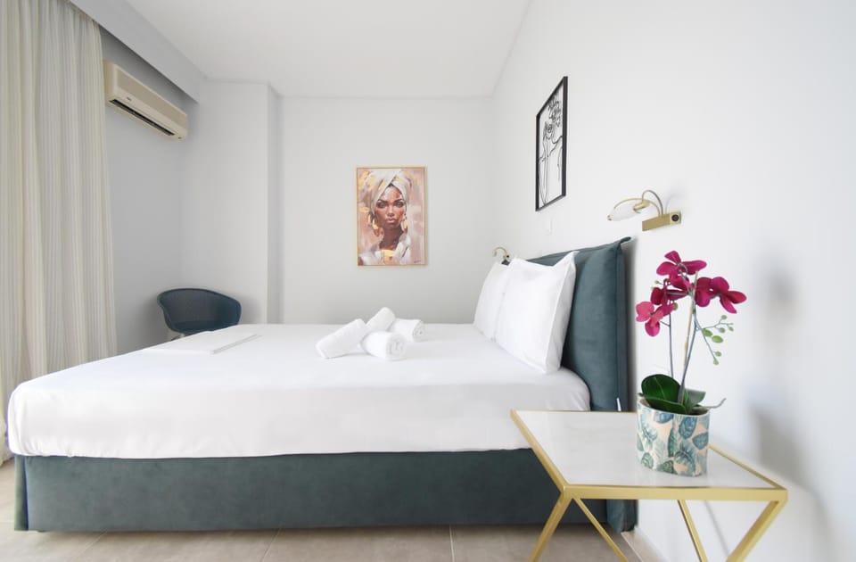 Bed, Photo of the whole room, Bedroom, towels, air conditioner