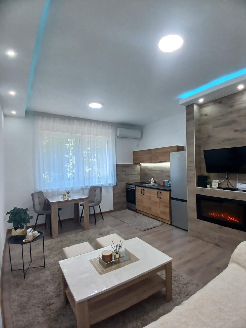 TV and multimedia, Living room, Seating area, Dining area, oven, stove