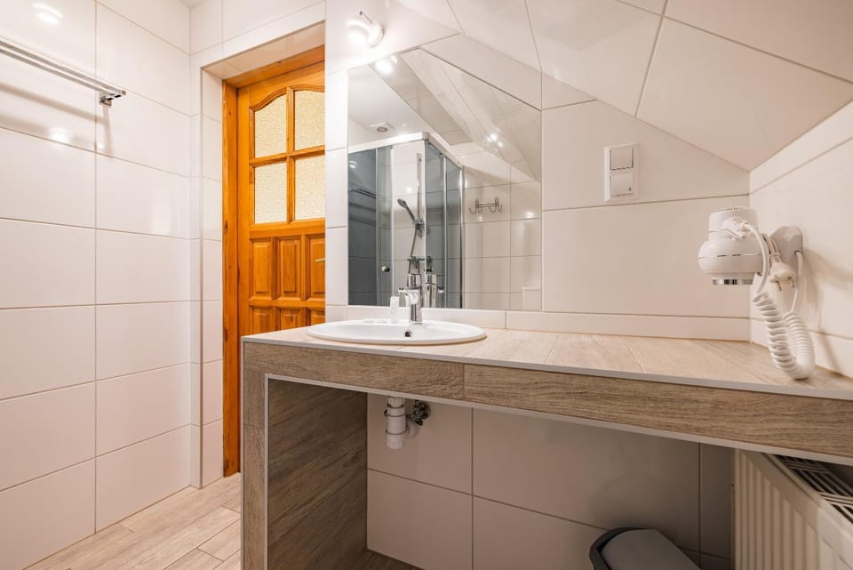 Shower, Bathroom, towels