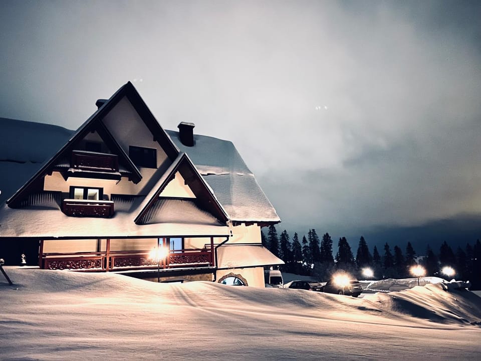 Property building, Winter, Mountain view