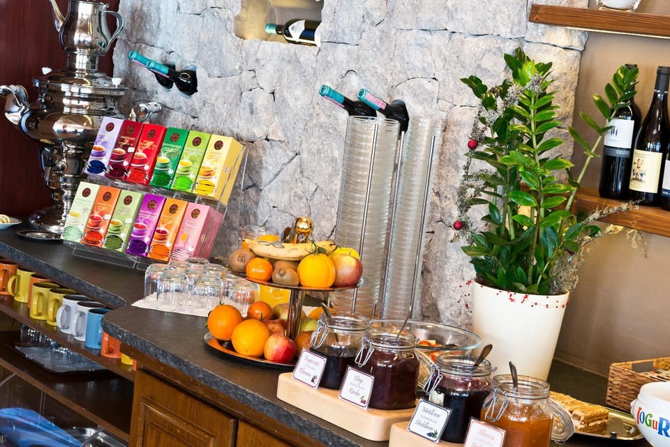 Restaurant/places to eat, Decorative detail, On site, Food, Buffet breakfast, Sunrise