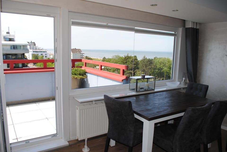 Living room, Lake view, Sea view