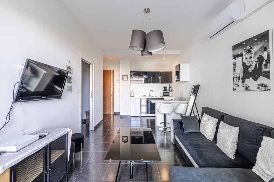 Welcoming Apartment with parking - Croisette Apartment in Cannes