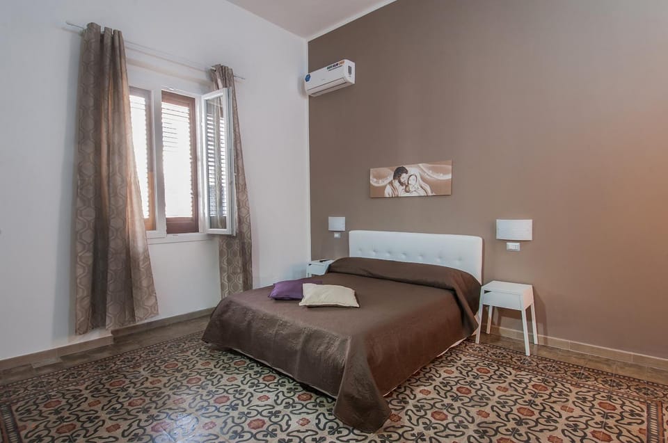 Bed, Bedroom, air conditioner