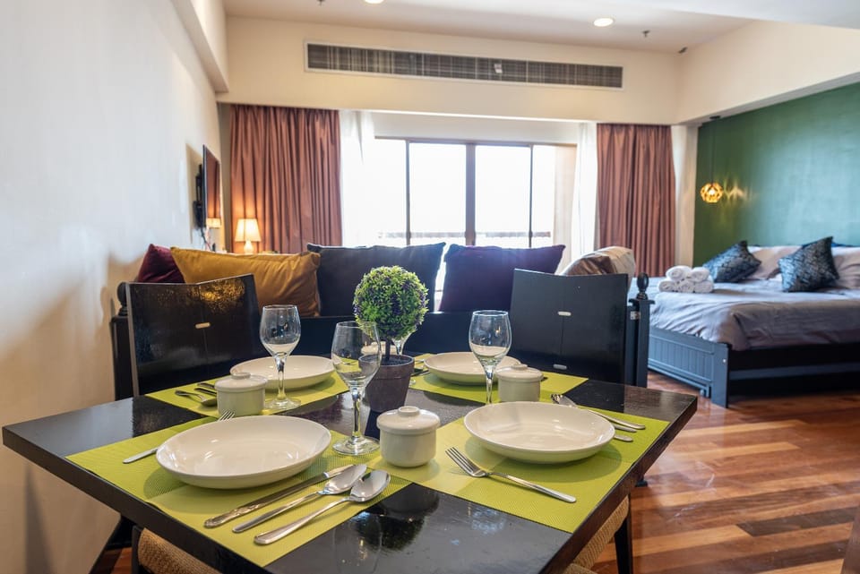 Photo of the whole room, Dining area