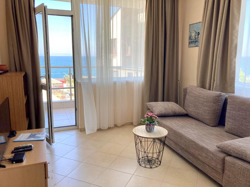 Living room, Sea view