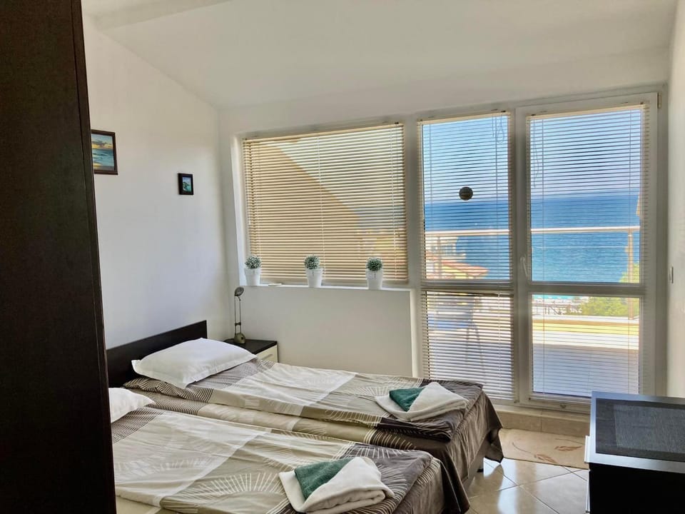 Bed, Bedroom, Sea view