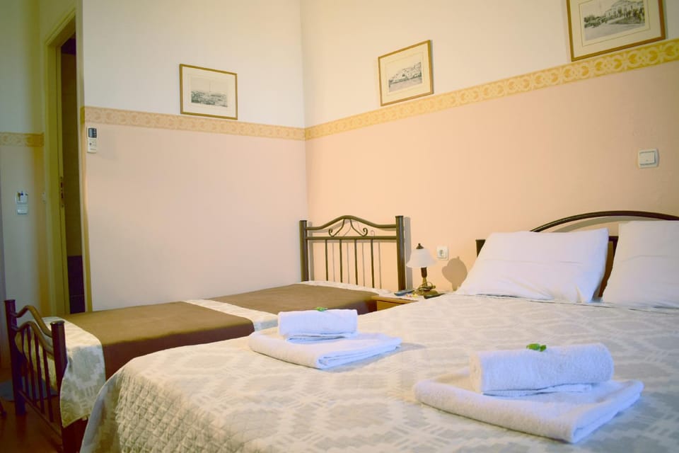 Shower, Day, Bedroom, Autumn, On site