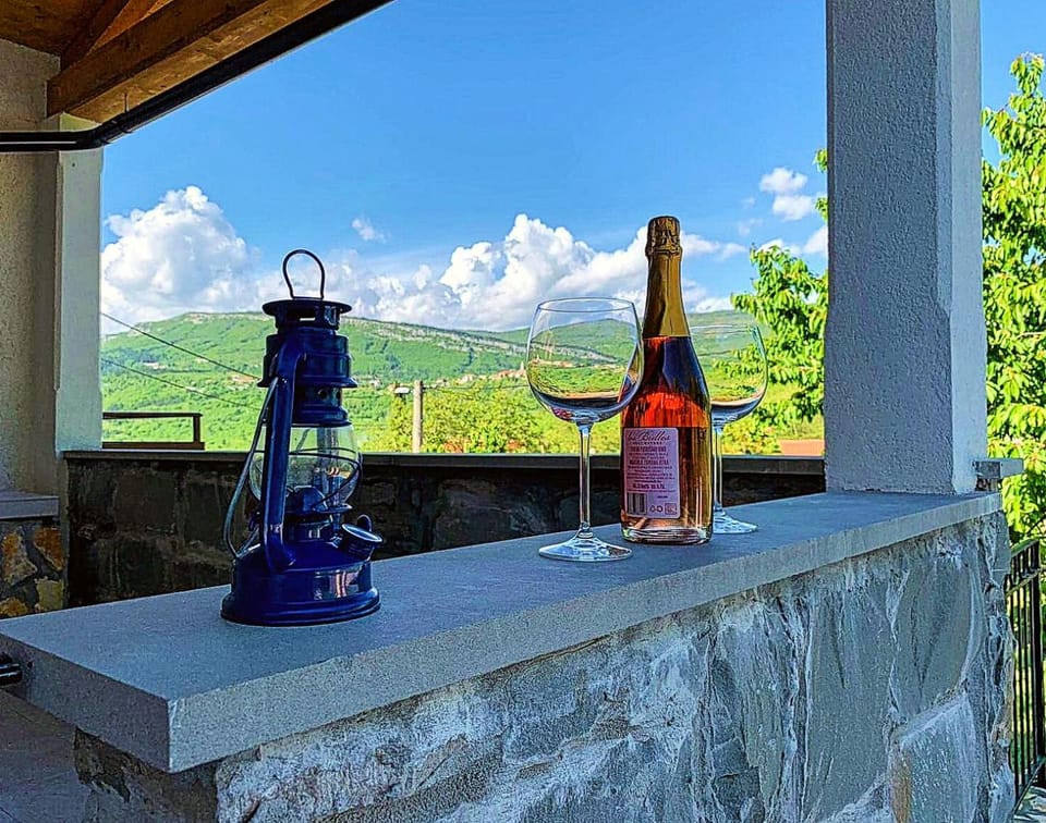Natural landscape, View (from property/room), Balcony/Terrace, Landmark view, Mountain view