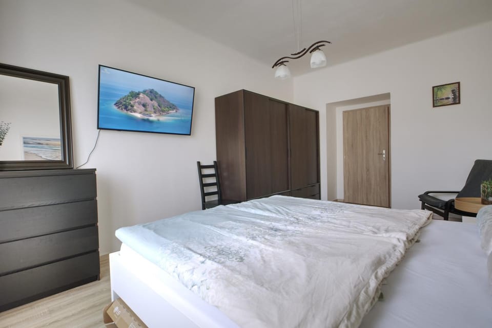 Bed, Bedroom, wardrobe