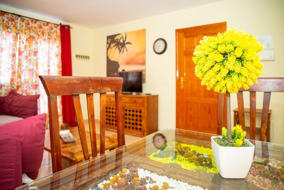 Living room, Decorative detail, Dining area
