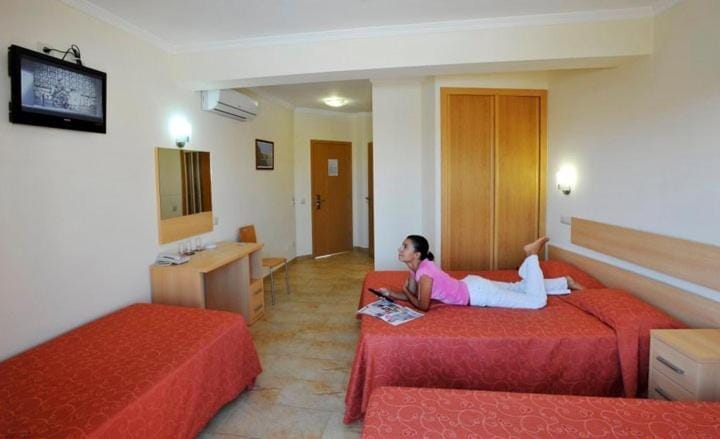 Bed, Photo of the whole room, Guests
