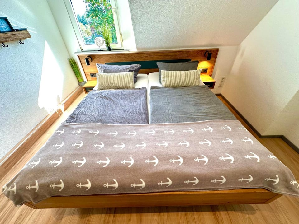 Bed, Decorative detail, Bedroom