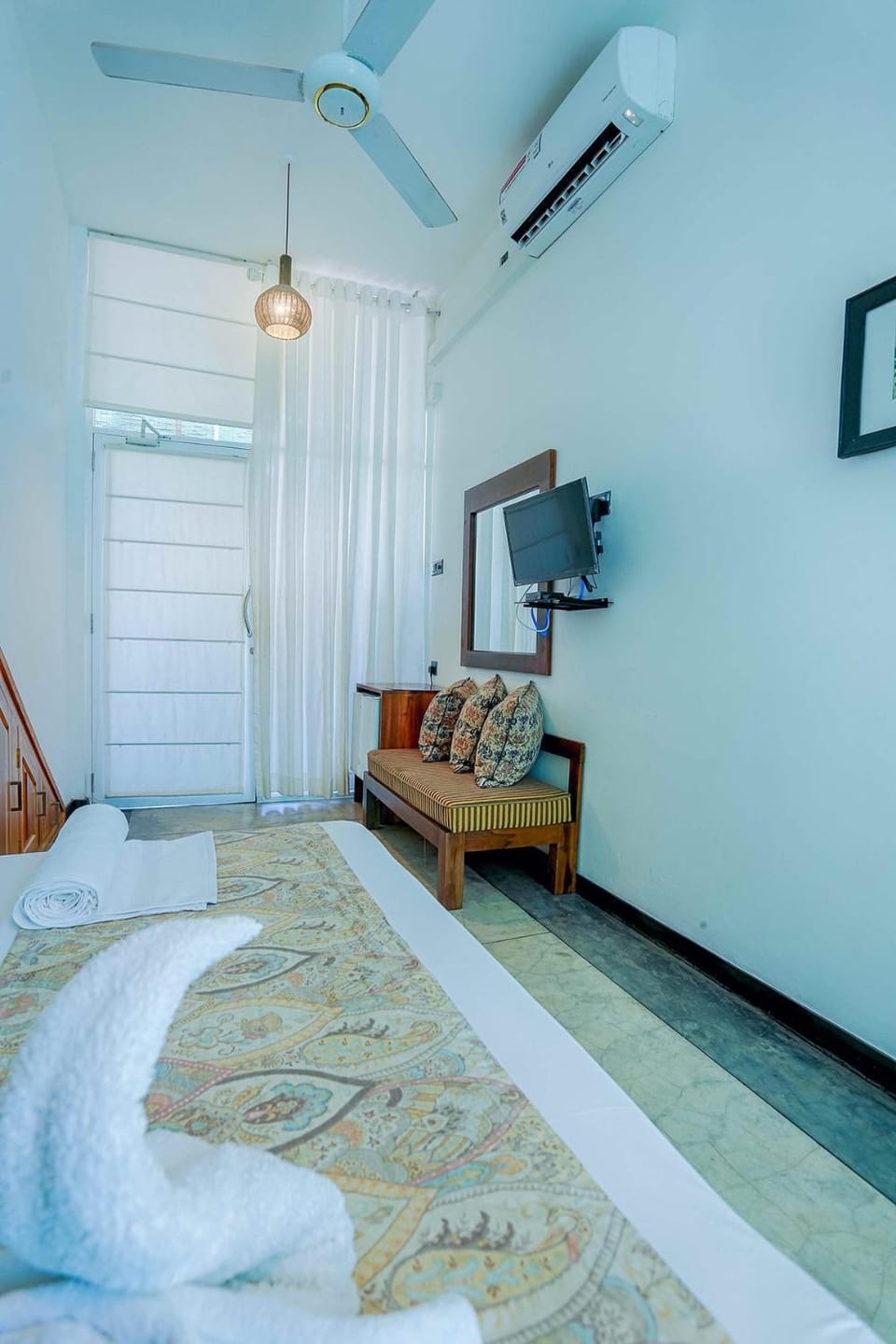 Photo of the whole room, Bedroom