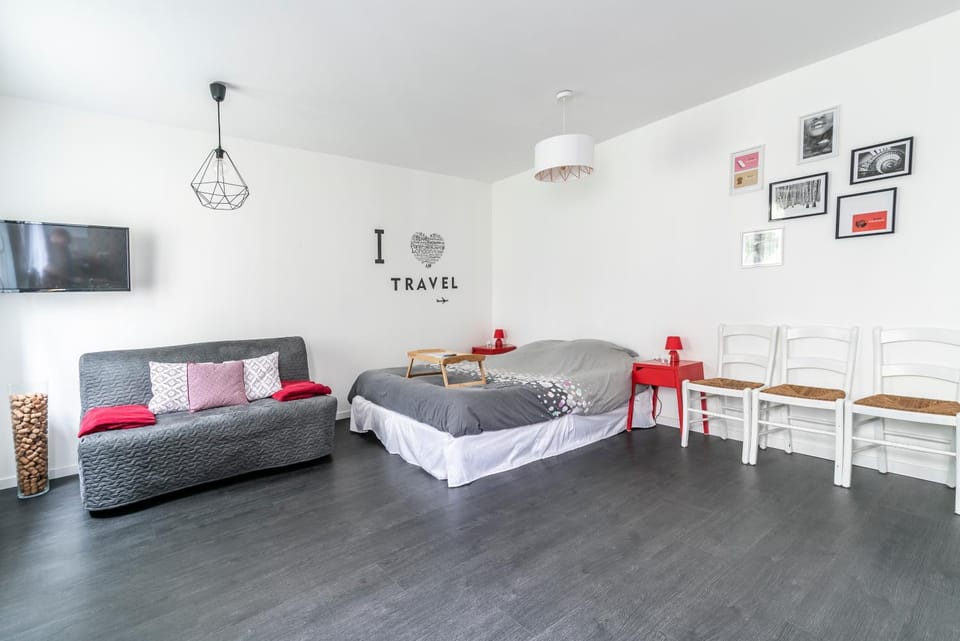 Bed, Photo of the whole room, Bedroom