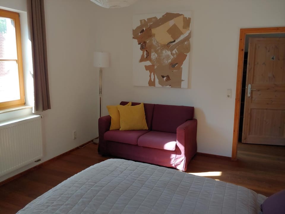 Bed, Day, Photo of the whole room, Bedroom, Time of day, Sunrise, Sunset